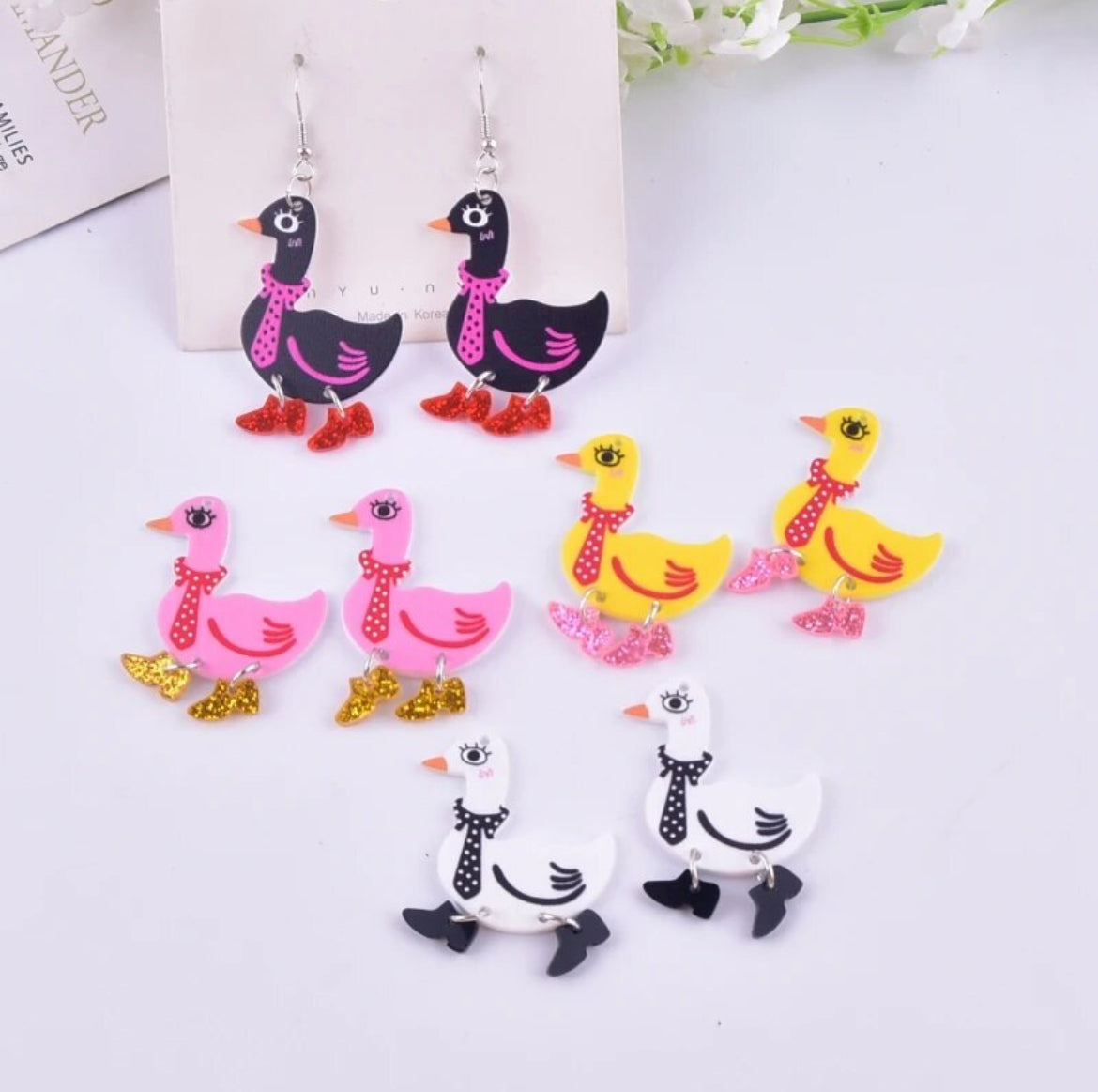 Swinging Duck In Tie (4 Colors)