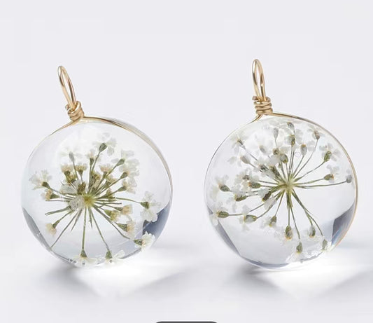 Charm / Pendant - Round Golden Glass Pendant with Dried Flower